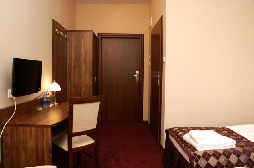 Hotel Belfort Ломжа Экстерьер фото